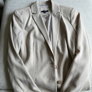 Women’s Gap Cream Shoulder detail blazer - size 2